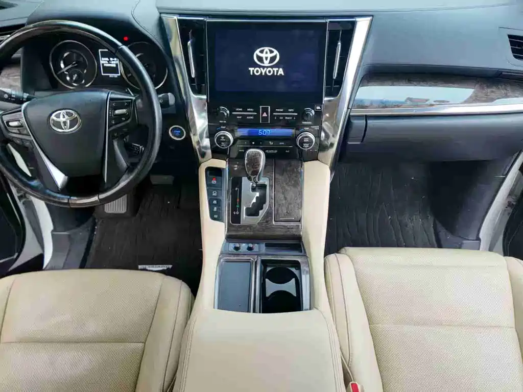 Toyota Alphard 2022 — фото 14