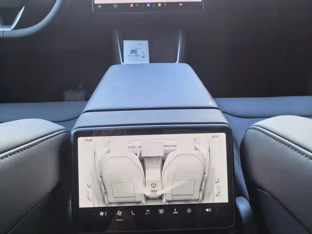 Tesla Model Y 2026 — фото 13