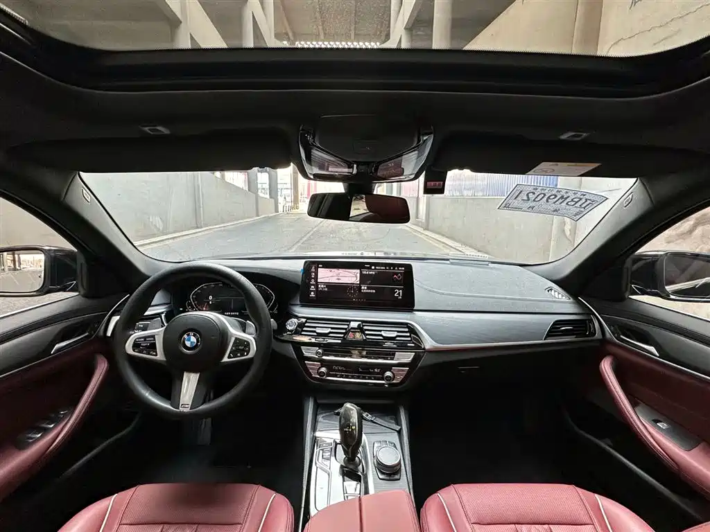 BMW 5 Series 2023 — фото 11
