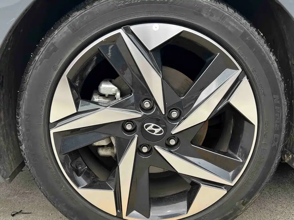 Hyundai Elantra 2023 — фото 15