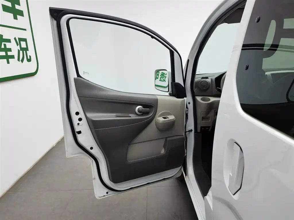Nissan NV200 2020 — фото 8