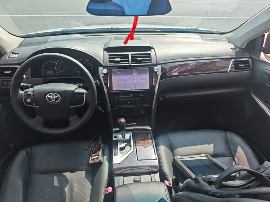 Toyota Camry 2015 — фото 10