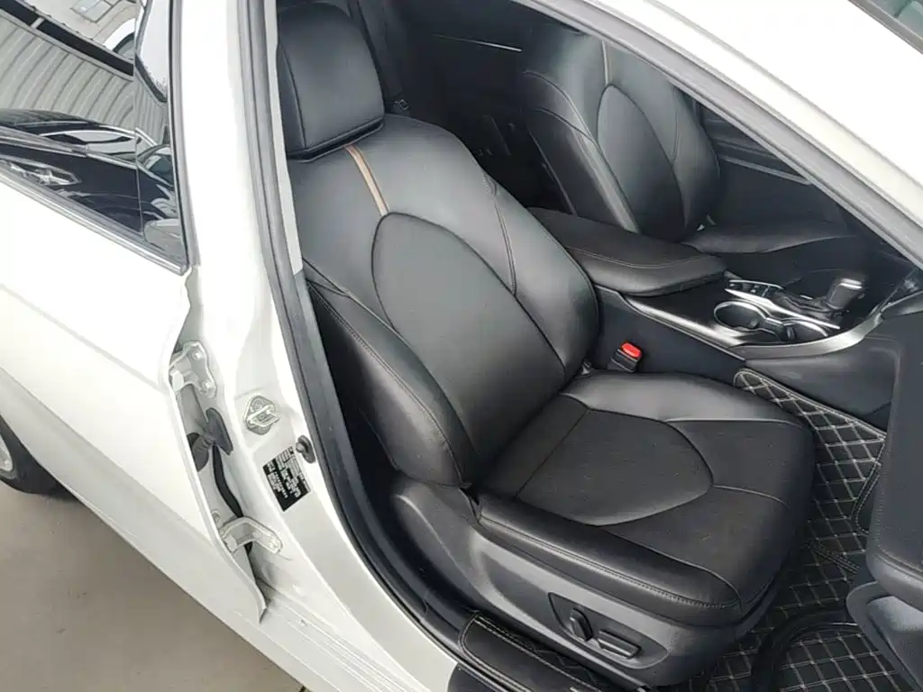 Toyota Camry 2023 — фото 25