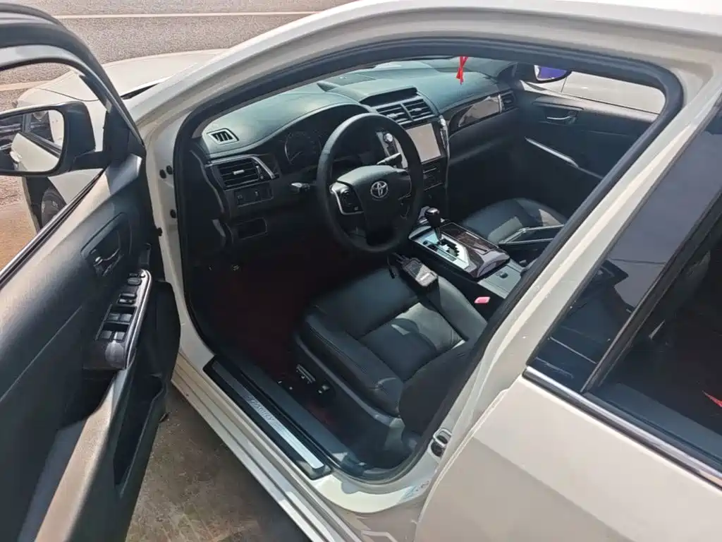 Toyota Camry 2015 — фото 16