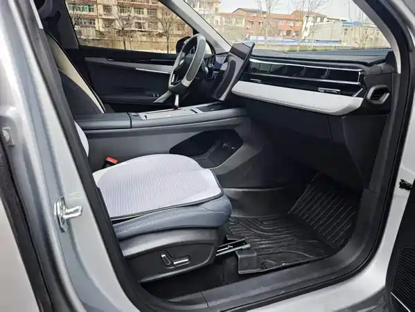 Geely Boyue L 2025