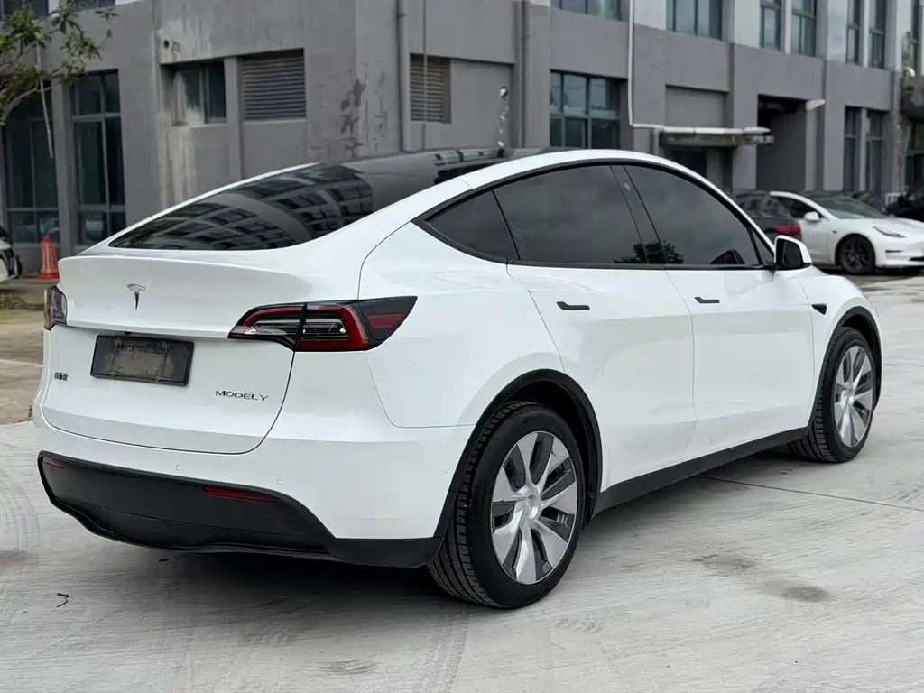 Tesla Model Y 2022 — фото 8