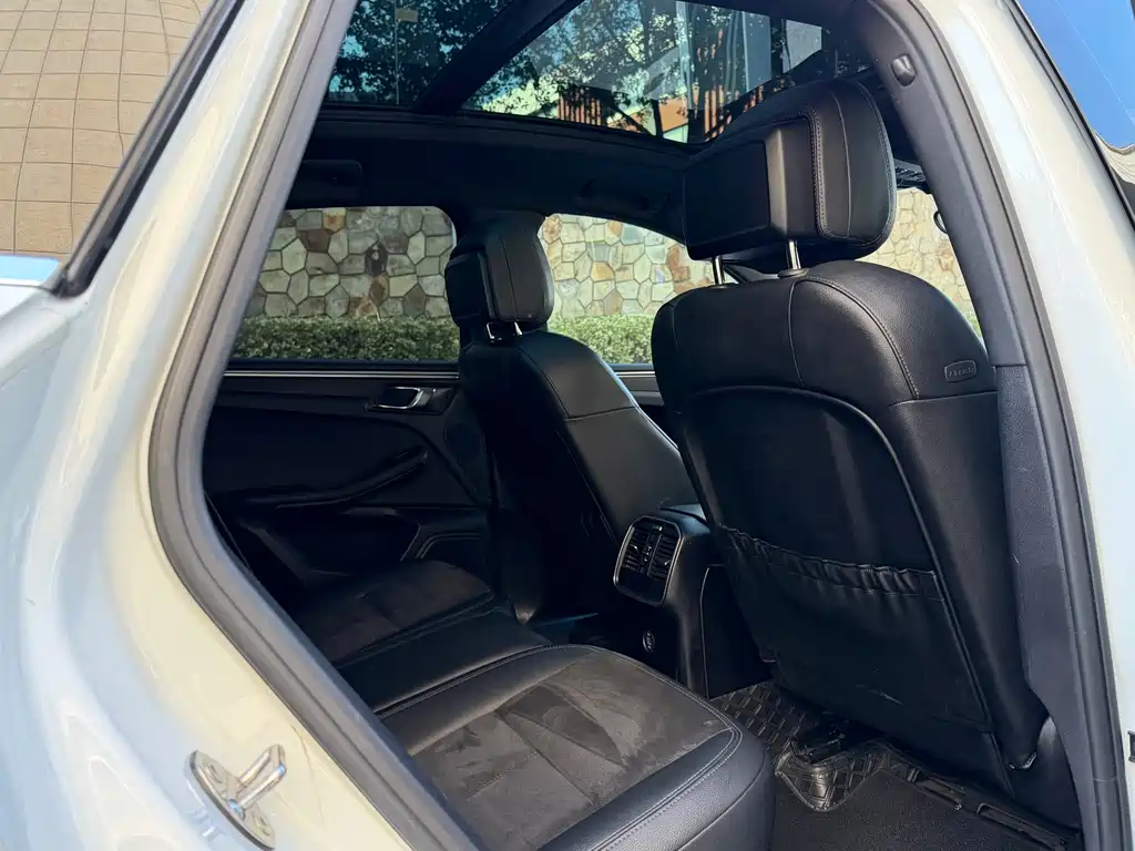 Porsche Macan 2018 — фото 17
