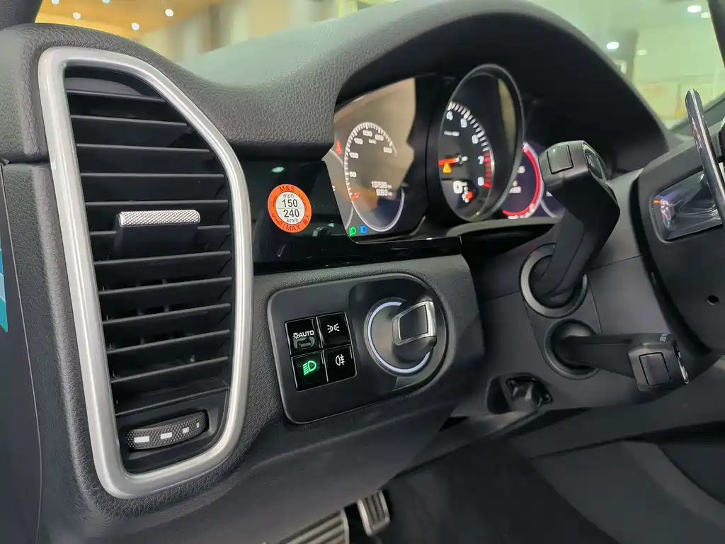 Porsche Cayenne 2019 — фото 10