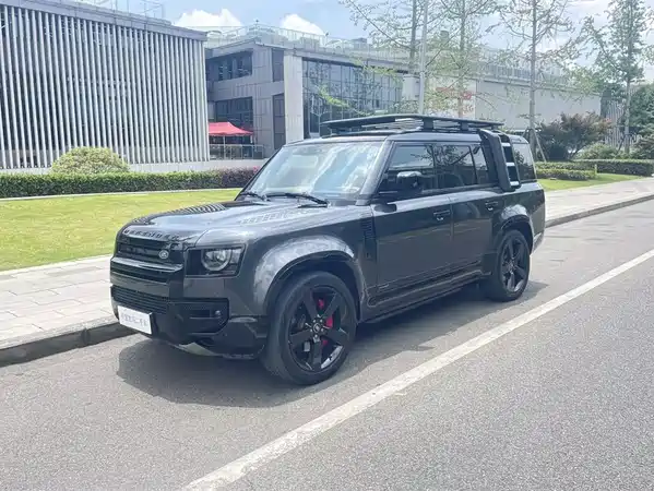 Land Rover Defender 2023