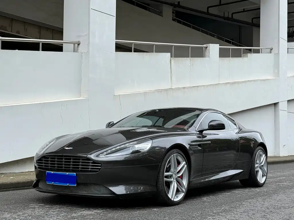 Aston Martin DB9 2015 — фото 1