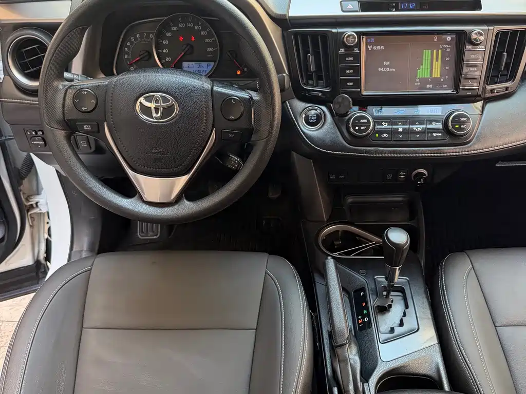 Toyota RAV4 2019 — фото 8