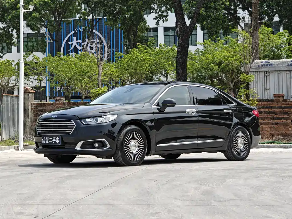 Ford Taurus 2016 — фото 1