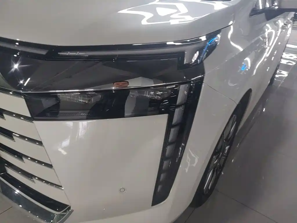 GAC Motor E8 PHEV 2025 — фото 24