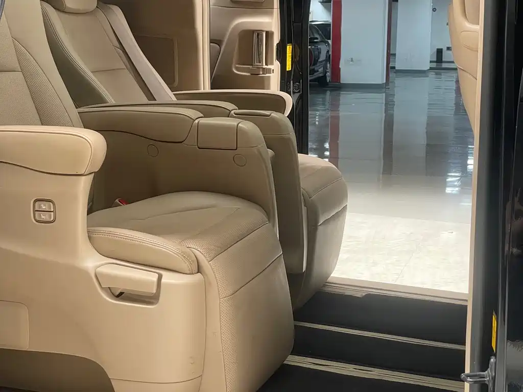 Toyota Alphard 2012 — фото 12