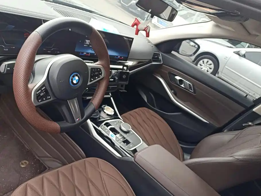 BMW i3 2024 — фото 12
