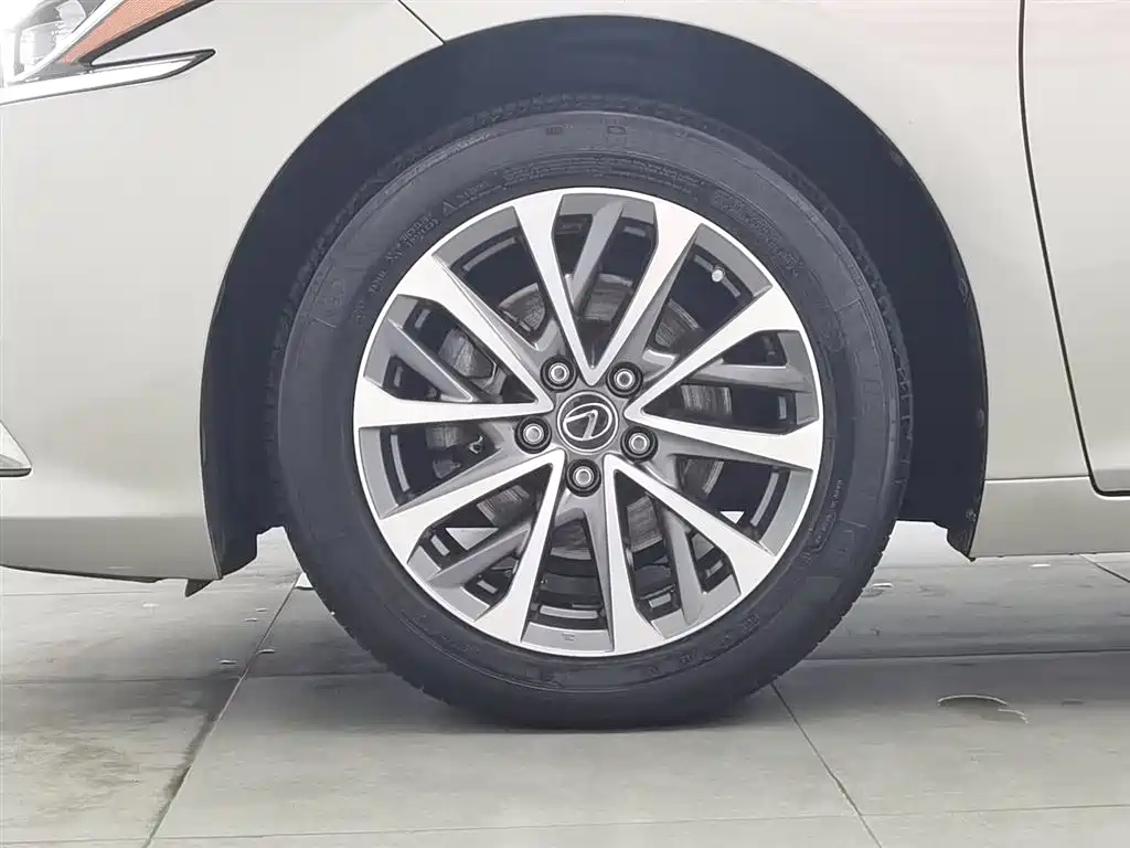 Lexus ES 2021 — фото 17