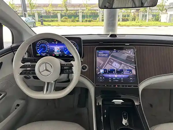 Mercedes-Benz EQE 2025