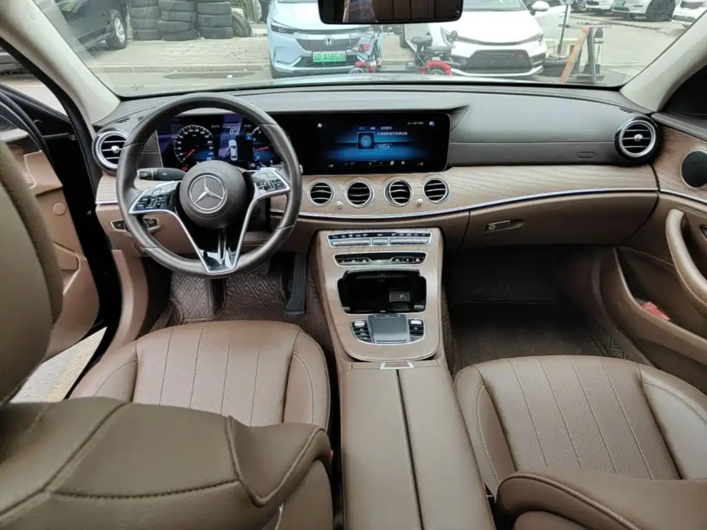 Mercedes-Benz E-Class 2022 — фото 10