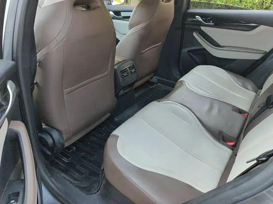 BYD Qin PLUS 2023 — фото 11