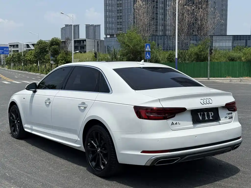 Audi A4L 2020 — фото 10