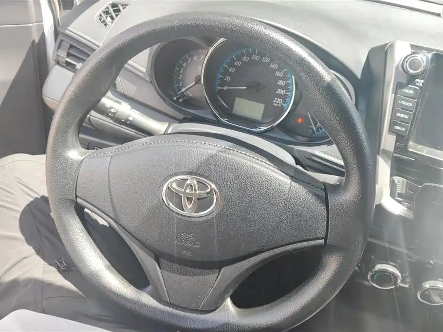 Toyota Yaris L 2019 — фото 15