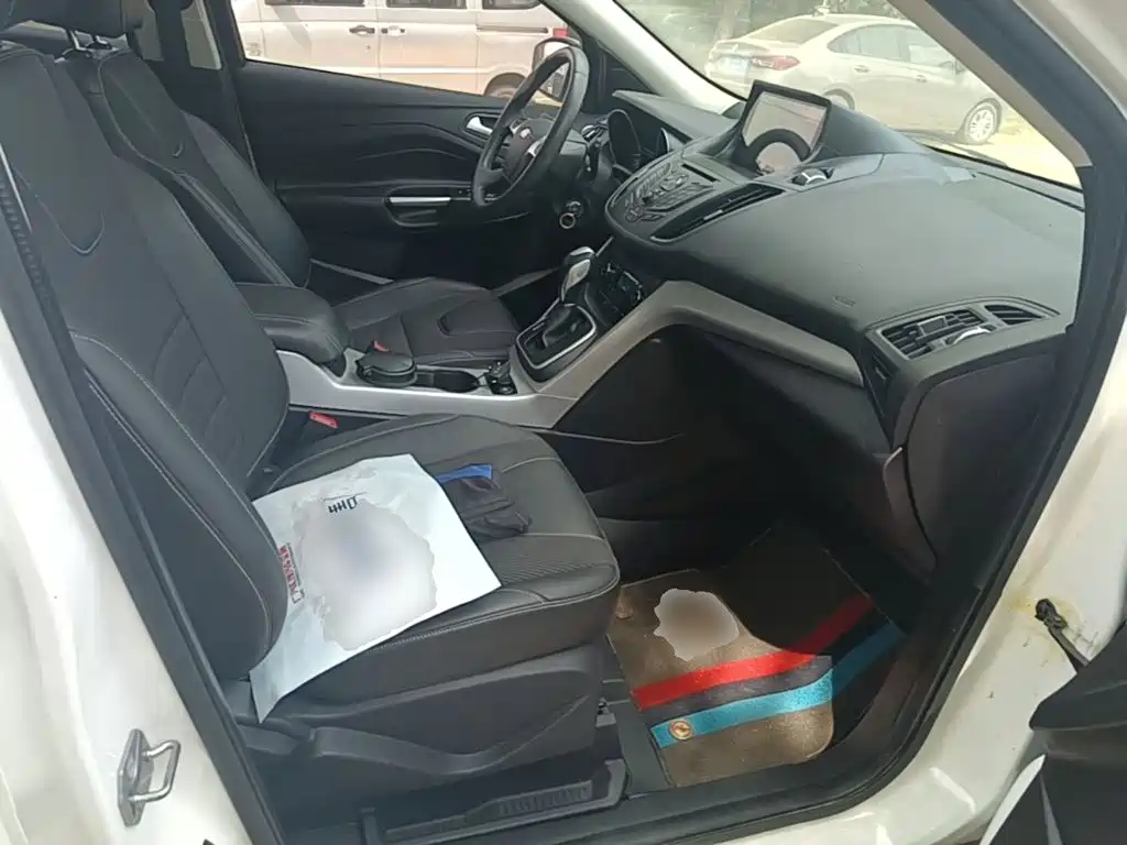 Ford Kuga 2016 — фото 25