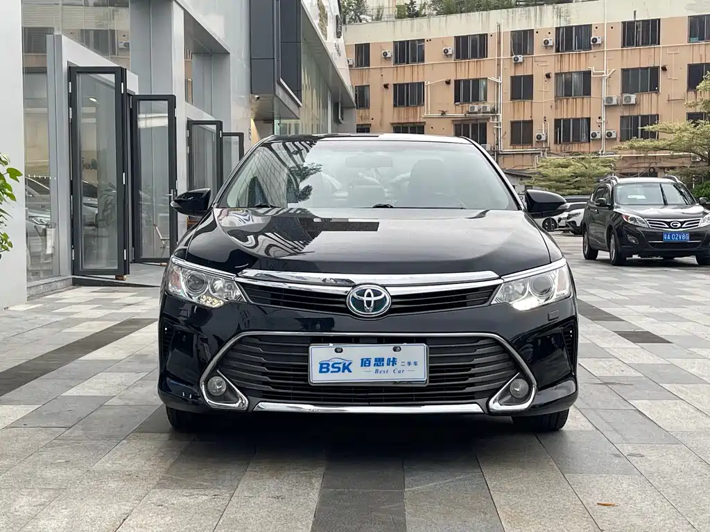 Toyota Camry 2016 — фото 2
