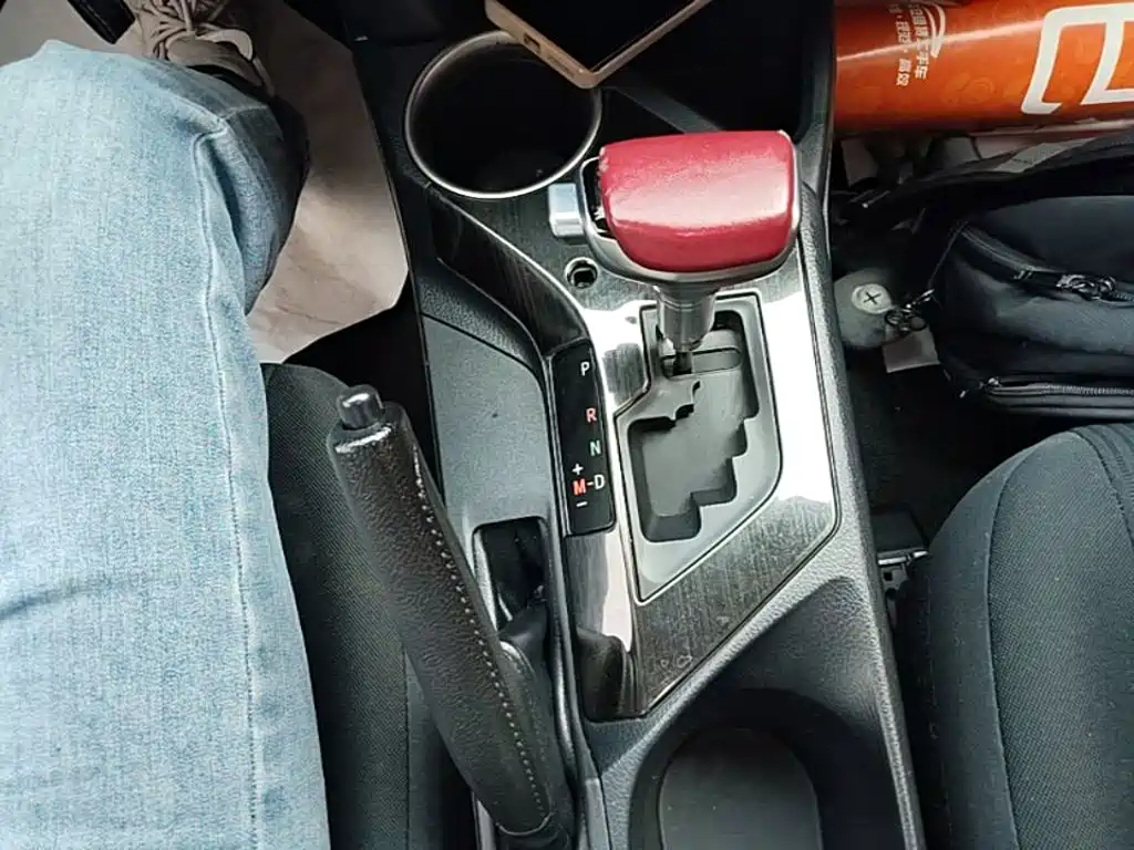 Toyota RAV4 2016 — фото 14
