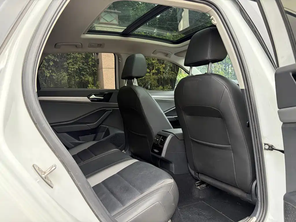 Volkswagen Sagitar 2021