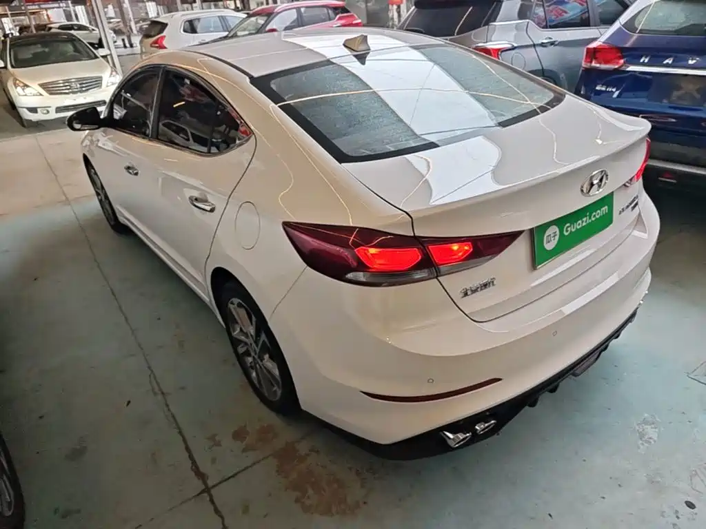 Hyundai Elantra 2016 — фото 5