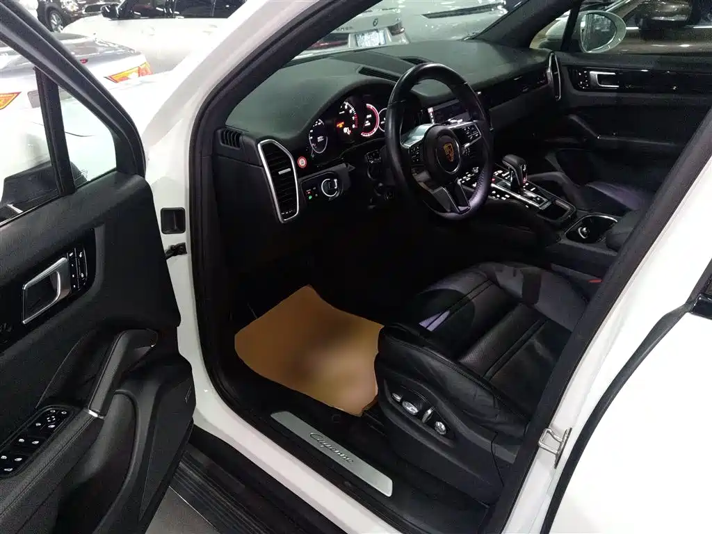 Porsche Cayenne 2018 — фото 12