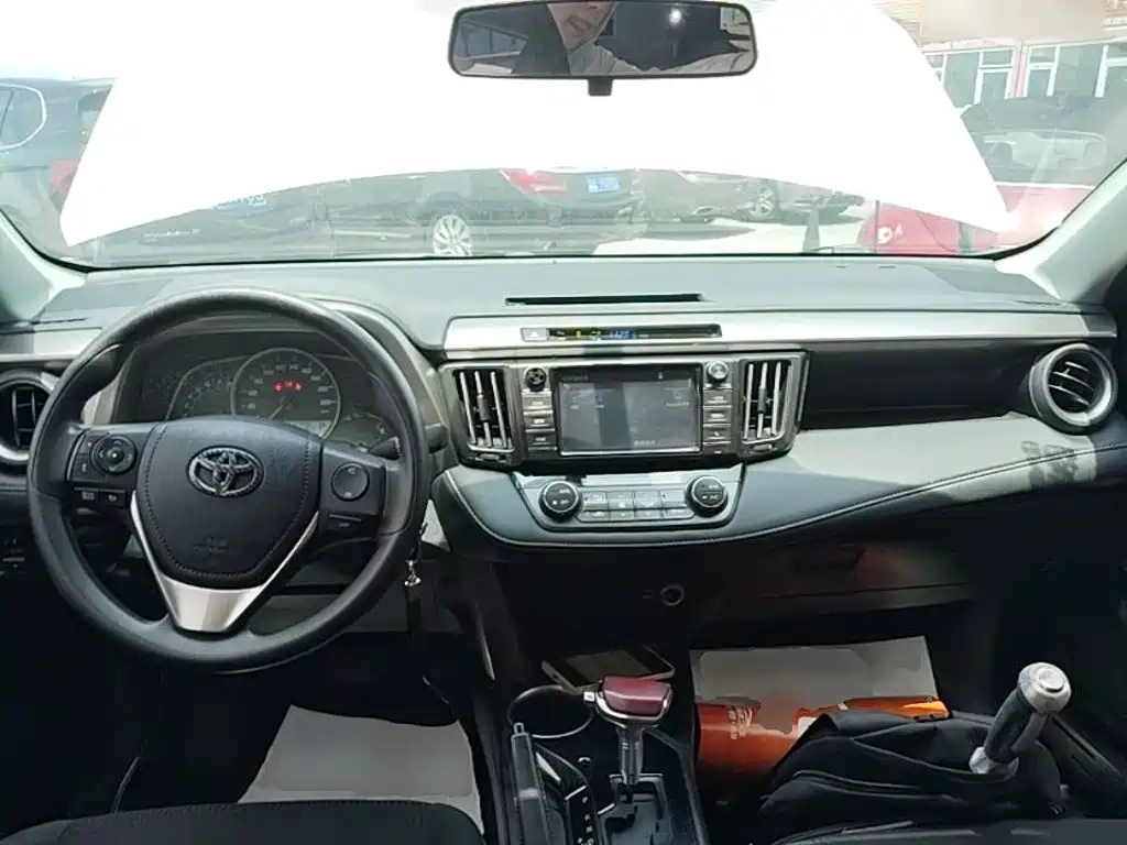 Toyota RAV4 2016 — фото 10