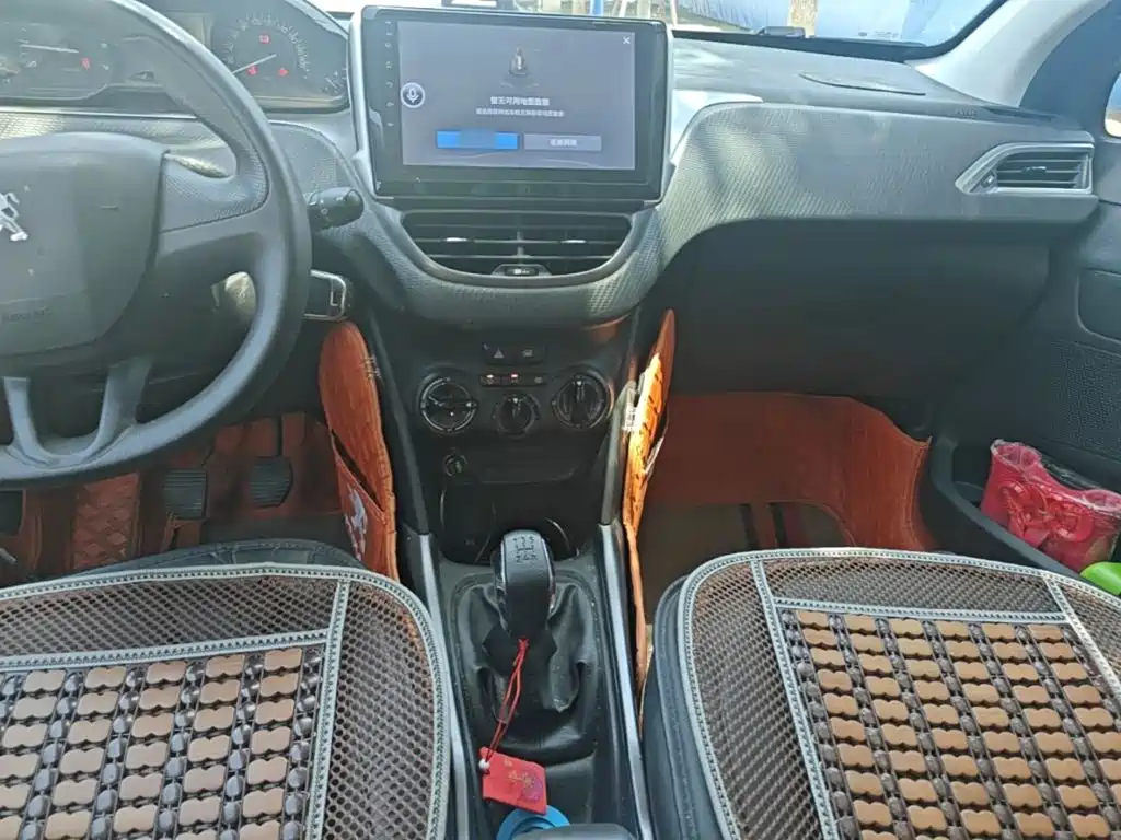 Peugeot 2008 2015 — фото 10
