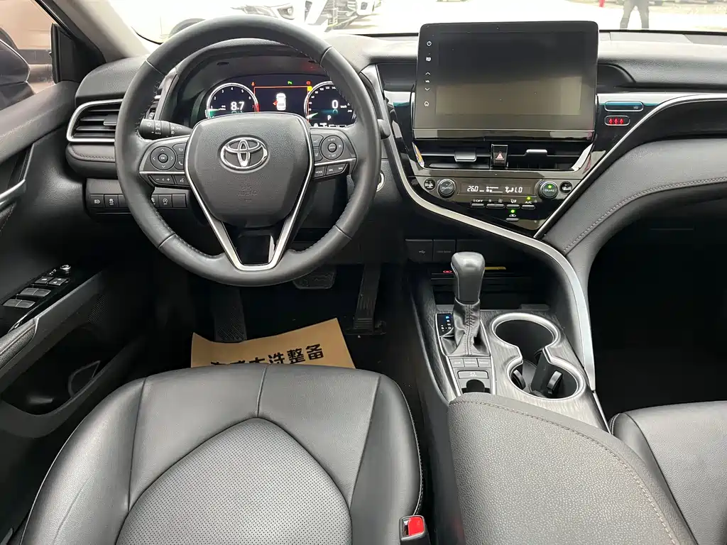 Toyota Camry 2023 — фото 10