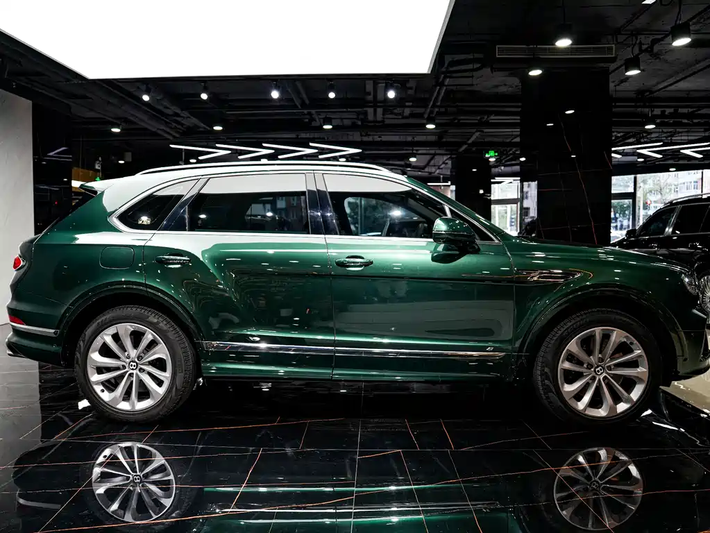 Bentley Bentayga 2021 — фото 10