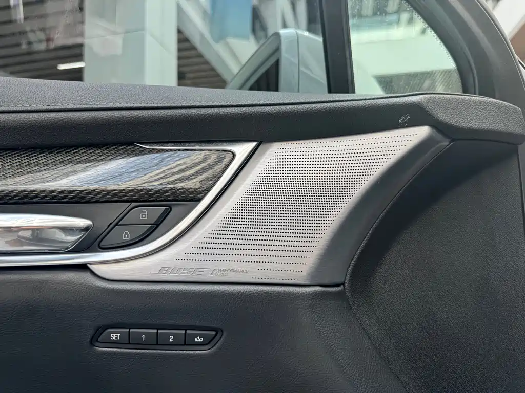 Cadillac XT5 2017 — фото 9