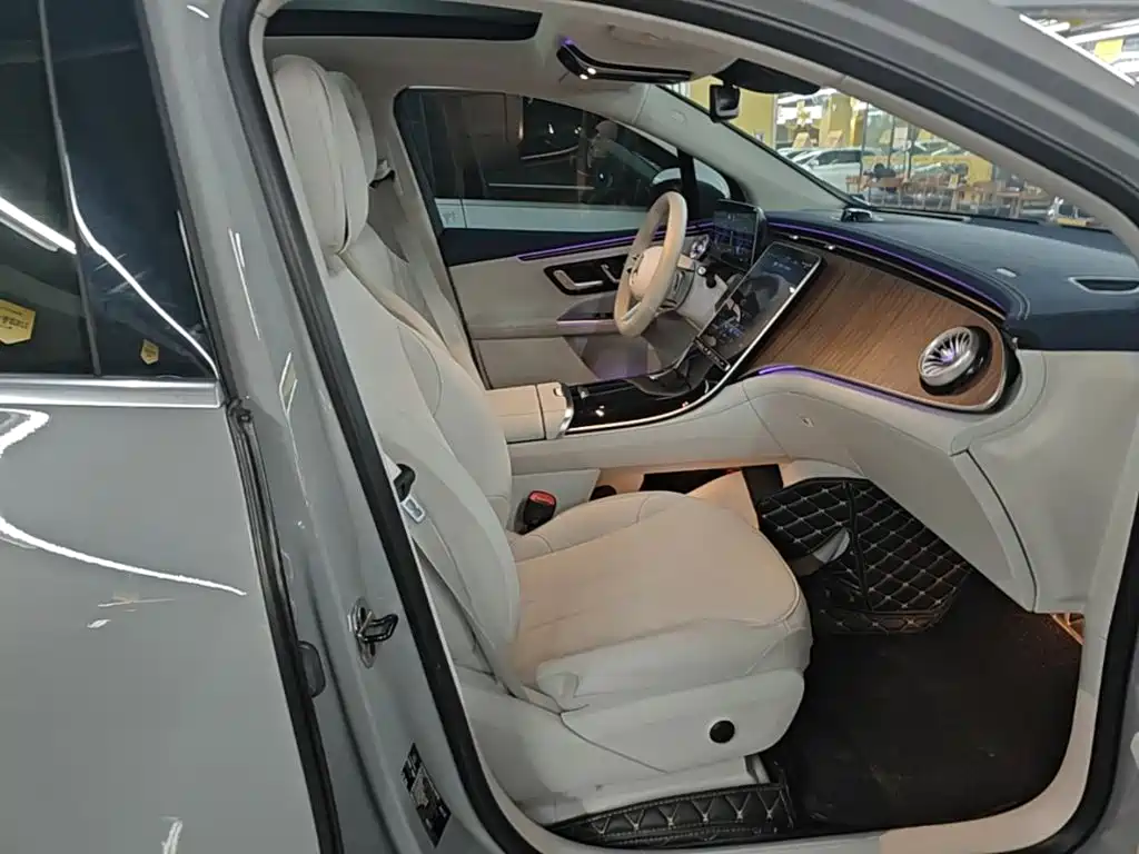 Mercedes-Benz EQE SUV 2023 — фото 25