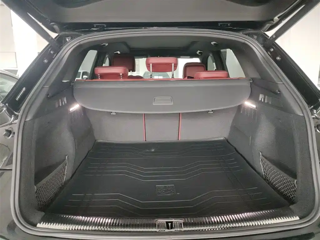 Audi Q5L 2025 — фото 19