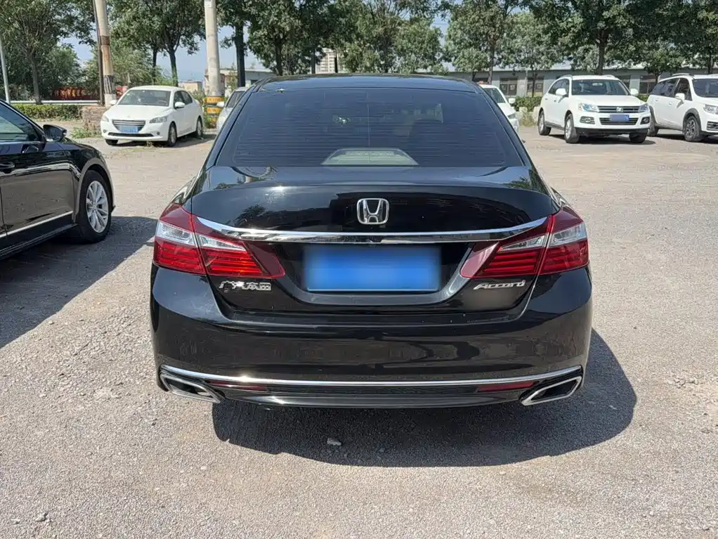 Honda Accord 2018 — фото 6