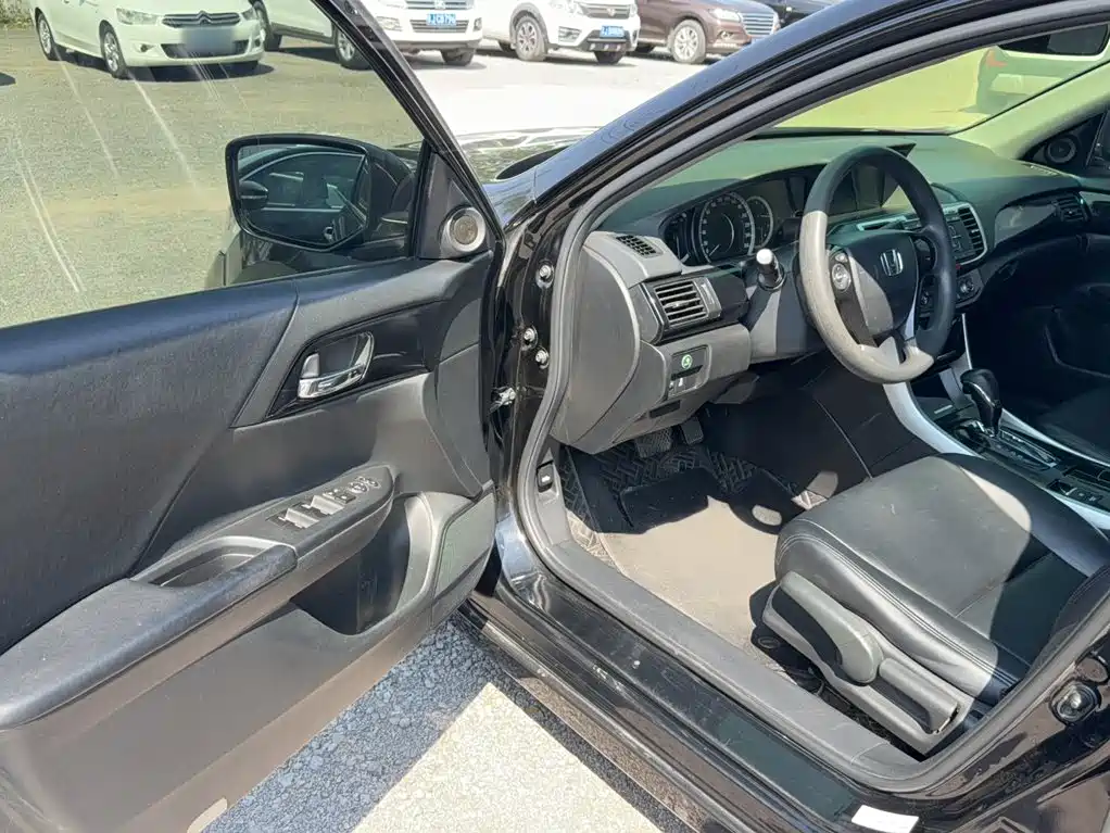 Honda Accord 2018 — фото 10