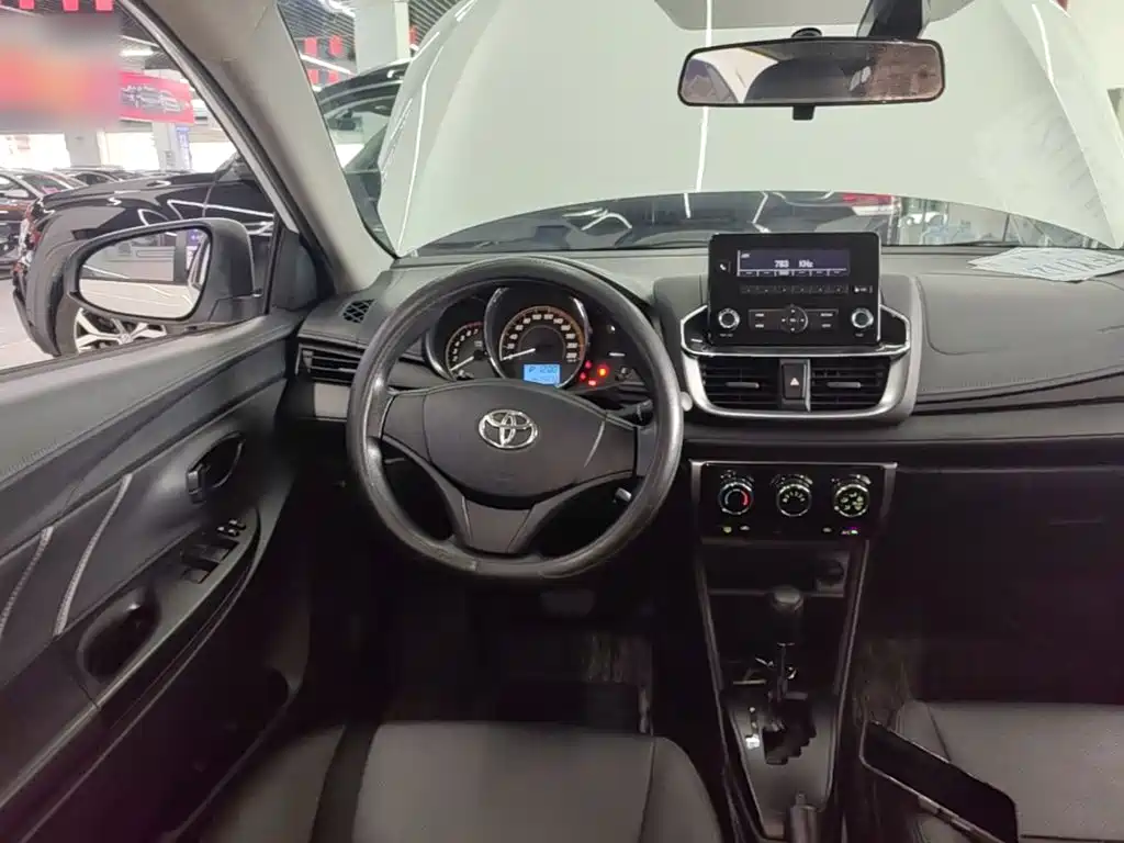 Toyota Yaris L 2019 — фото 11