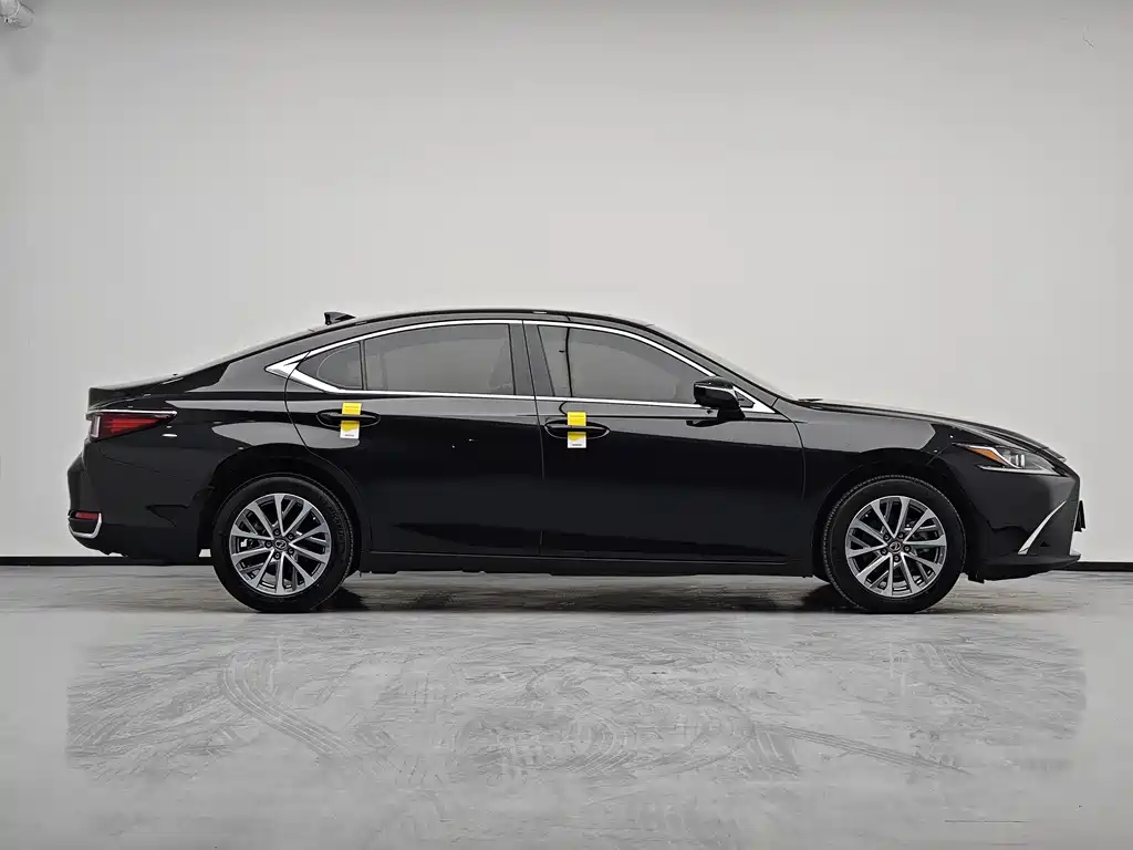 Lexus ES 2023 — фото 19