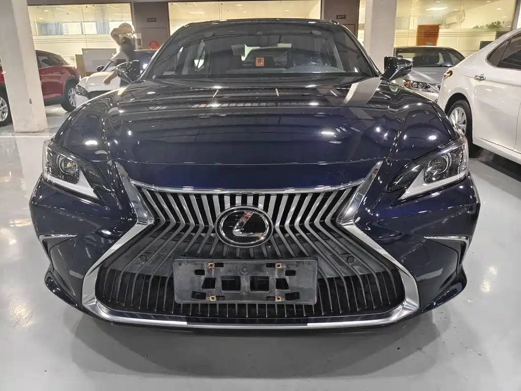 Lexus ES 2021
