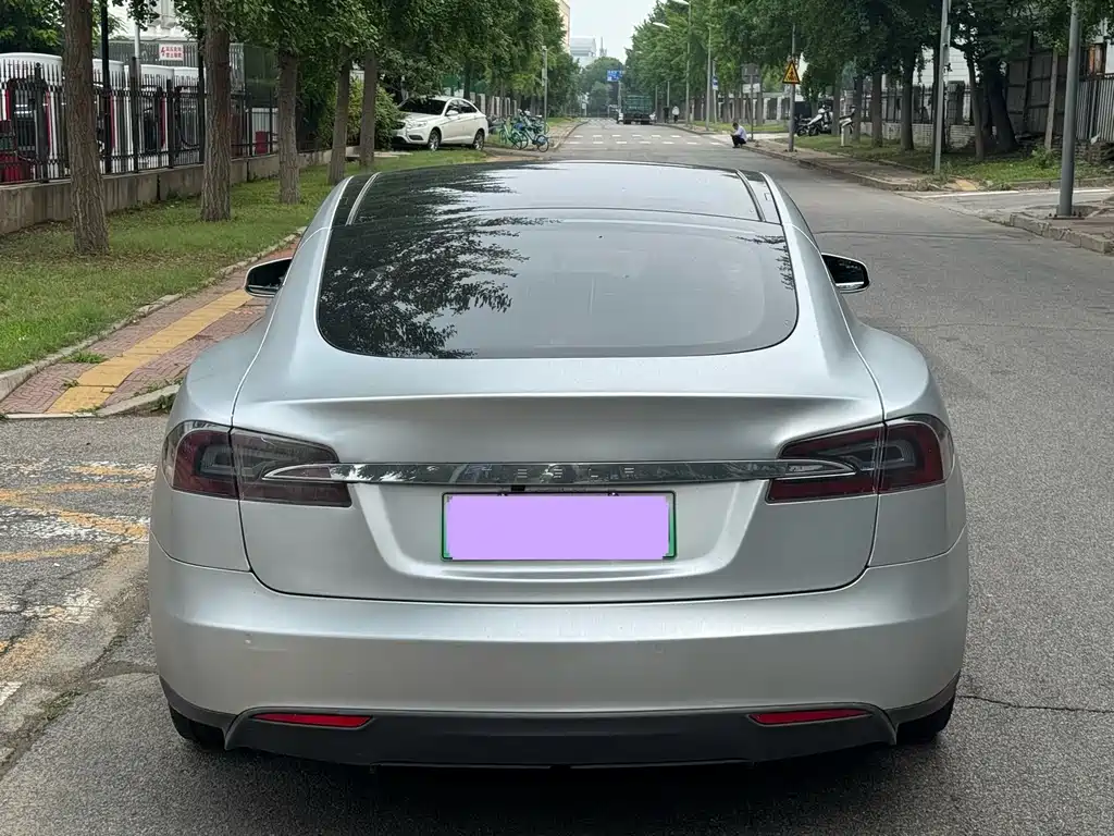 Tesla Model S 2014 — фото 5
