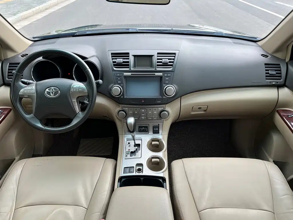 Toyota Highlander 2012 — фото 14