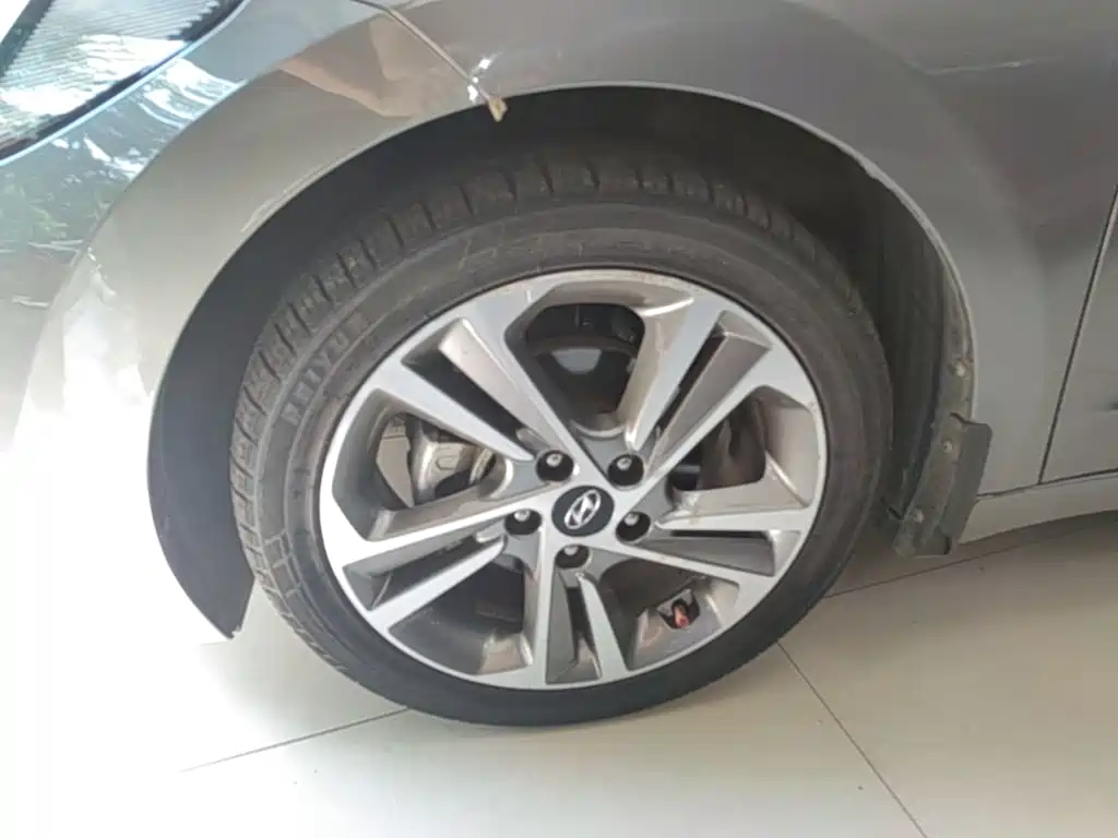 Hyundai Elantra 2019 — фото 23