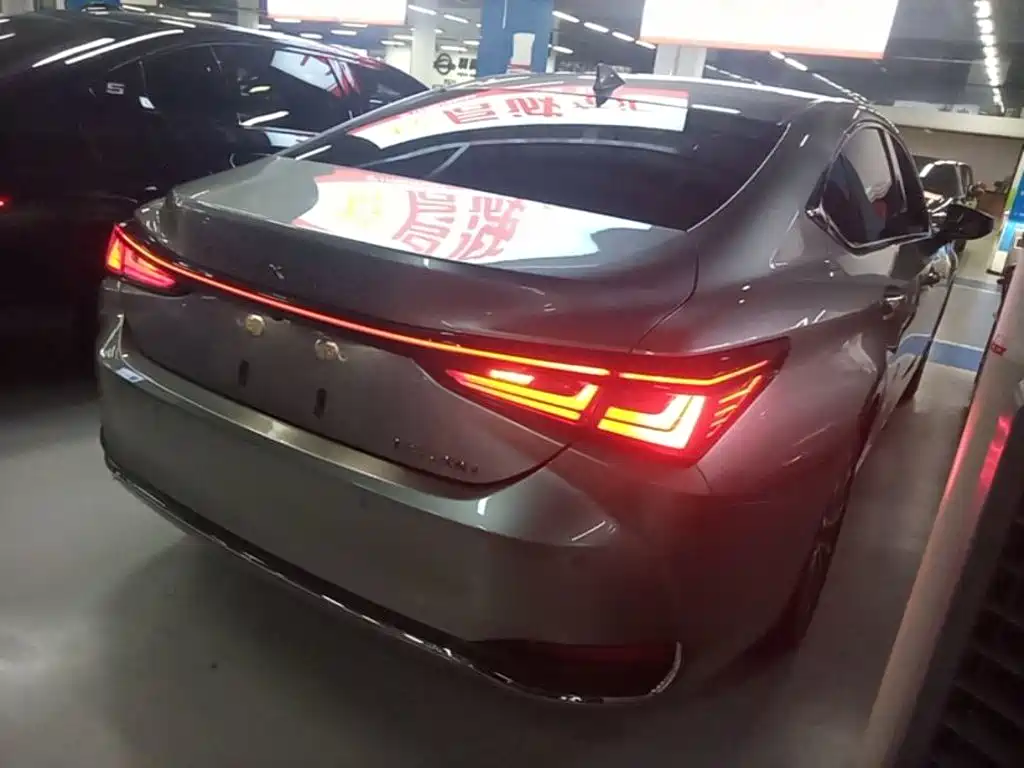 Lexus ES 2025