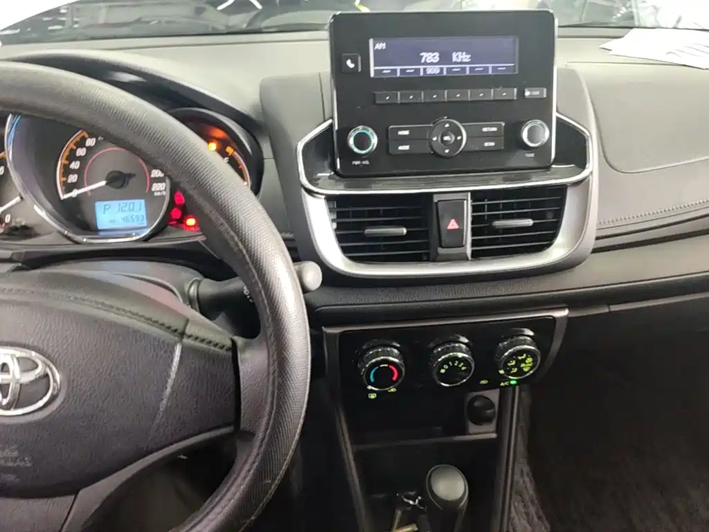 Toyota Yaris L 2019 — фото 13