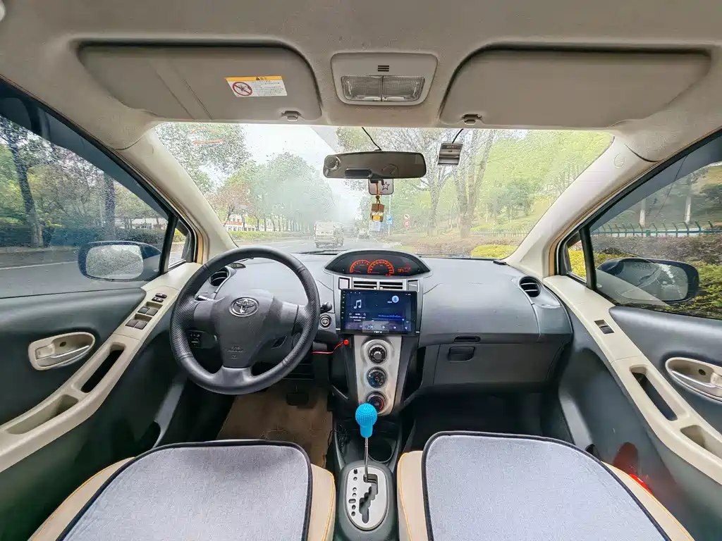 Toyota Yaris L 2009