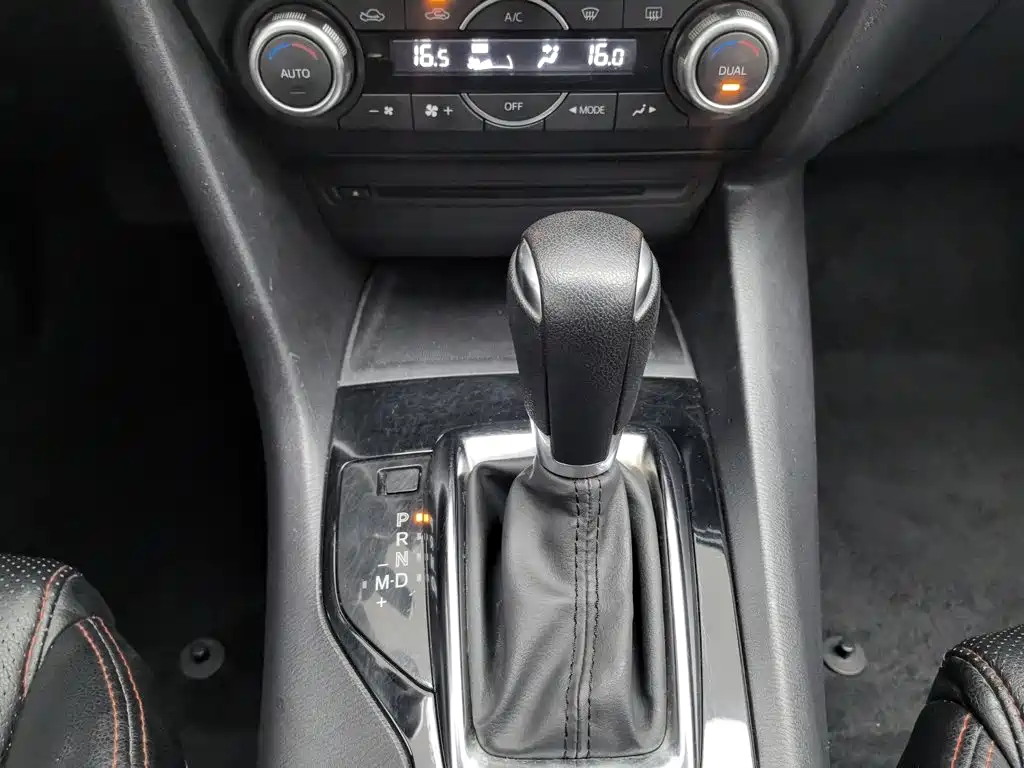 Mazda 3 Axela 2016 — фото 13